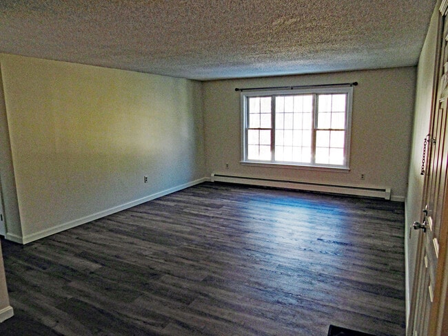 Building Photo - 50 Brookside Dr