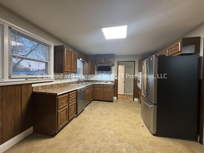 Foto del edificio - Cute ranch house with huge fenced yard