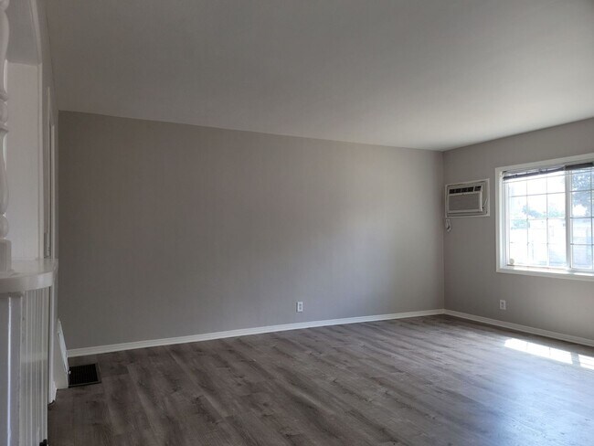Foto del edificio - Newly renovated Encino Park 2 bed 1 bath