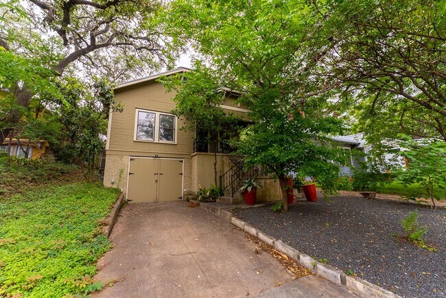 Foto del edificio - Charming & Updated 1930’s 3 Bed/2 Bath Bun...