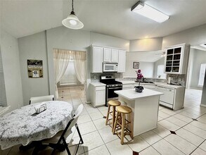 Building Photo - 11036 Mistic Moon Ct