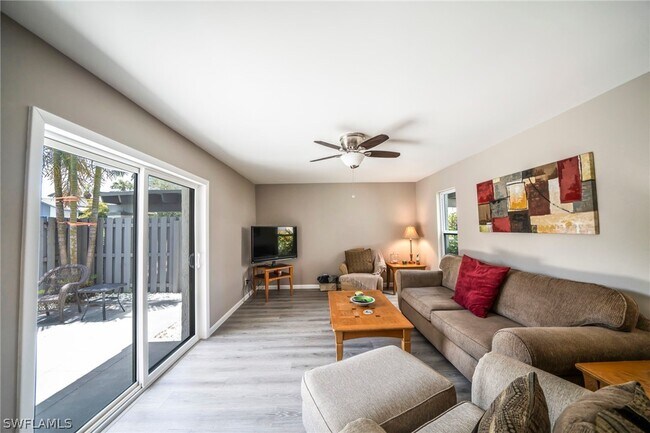 Foto del edificio - 6304 Sugar Bush Ln