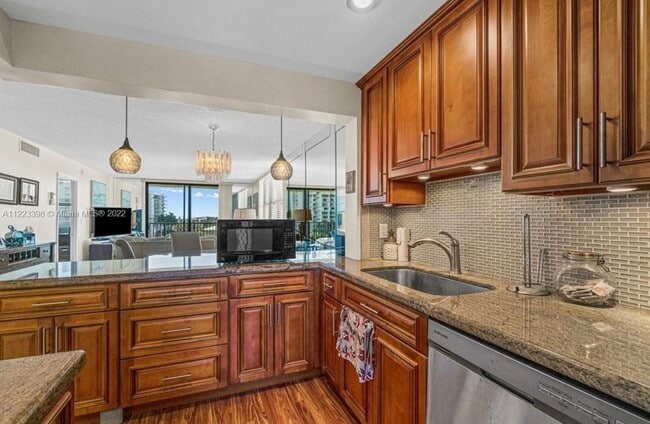 Building Photo - 801 N Ocean Blvd