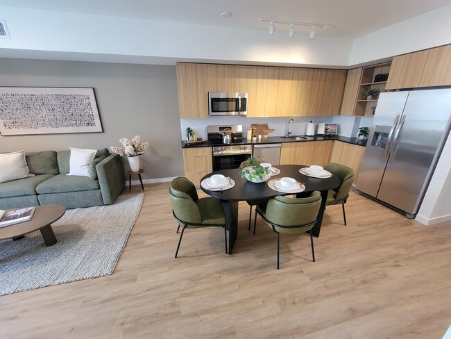 Building Photo - 923 E 28th St