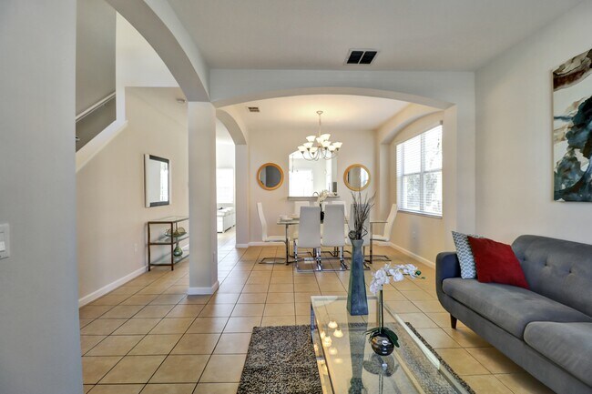 Building Photo - 400 Viola Dr