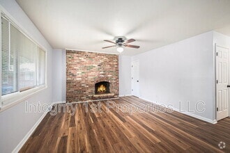 Building Photo - 4202 N Askew Ave