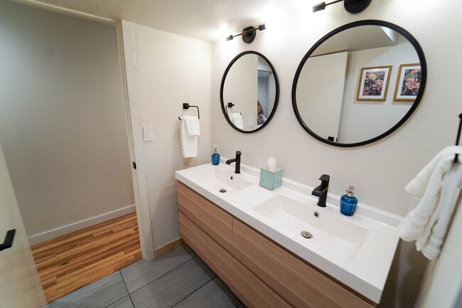 Foto del edificio - 6324 Galway Dr