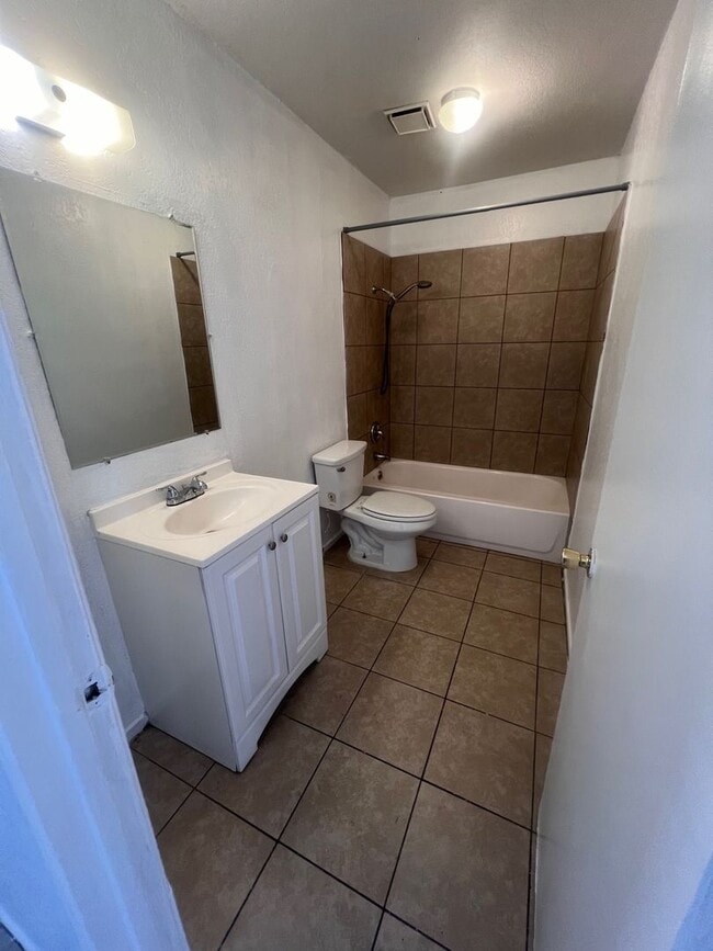 Foto del edificio - 2-Bedroom Apartment in Desert Hot Springs,...