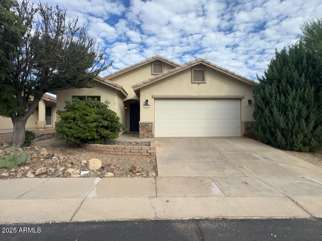 Foto principal - 4651 Big Bend St