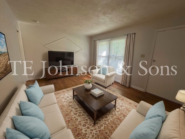 Photo - 3 Bed Home Situated near Hwy. 311 & Local Golf Course