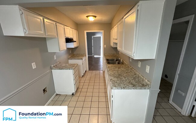 Building Photo - 5572 Crepe Myrtle Dr