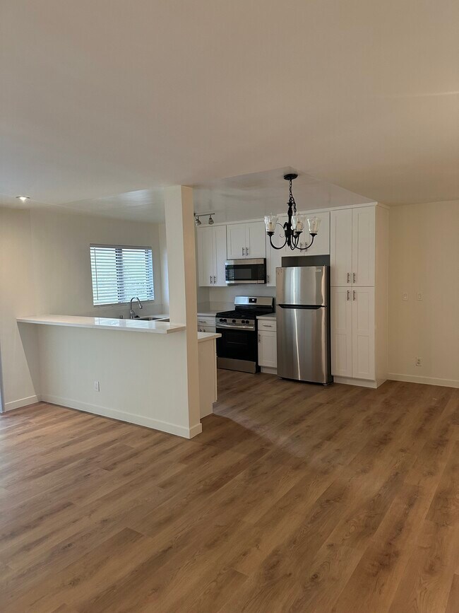 Foto del edificio - 8231 De Longpre Ave