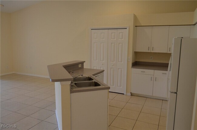 Building Photo - 1325 SE 8th Ave