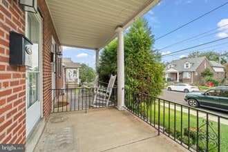 Building Photo - 15 Elm Ave