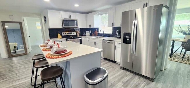 Building Photo - 4012 Valencia Dr