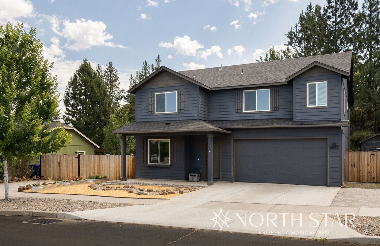 Primary Photo - Recently Renovated 3 Bed, 2.5 Bath w/ Offi...