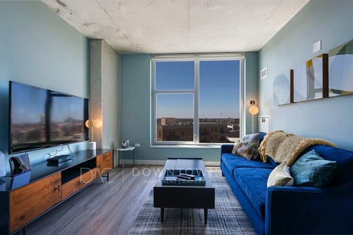 Primary Photo - 702 N Milwaukee Ave