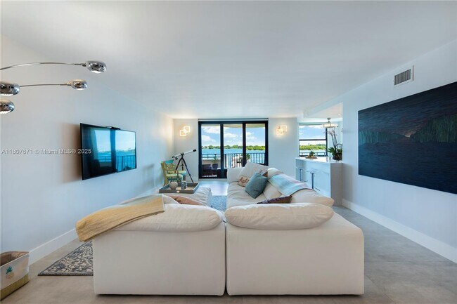 Foto del edificio - 12000 N Bayshore Dr