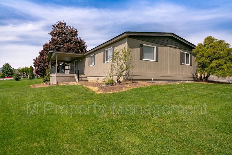 3855 10th St SE, East Wenatchee, WA 98802 House for Rent in East
