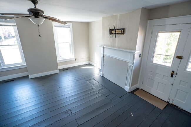 Building Photo - 166 N Sandusky St