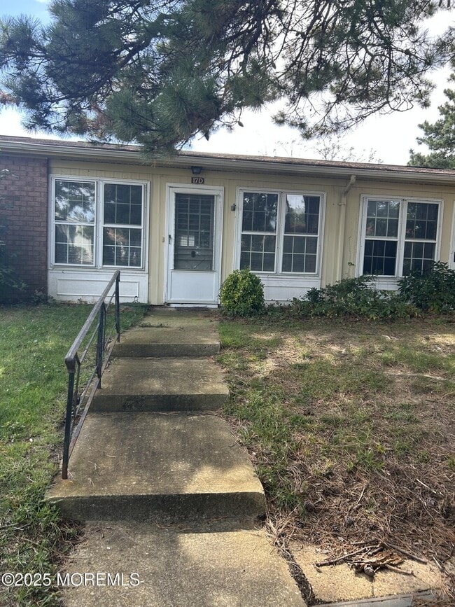 Building Photo - 17 D Cambridge Cir