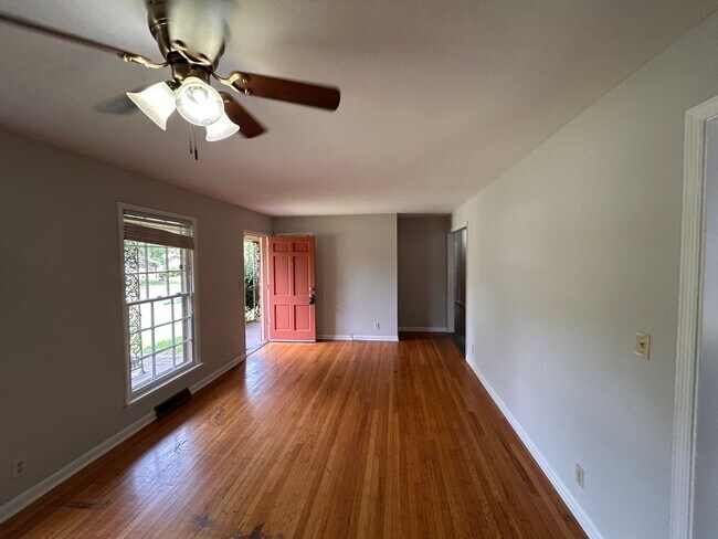 Building Photo - 3214 Lewisburg Dr NW