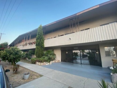 Foto del edificio - 12310 Chandler Blvd