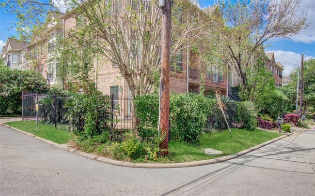 Building Photo - 501 Leverkuhn St