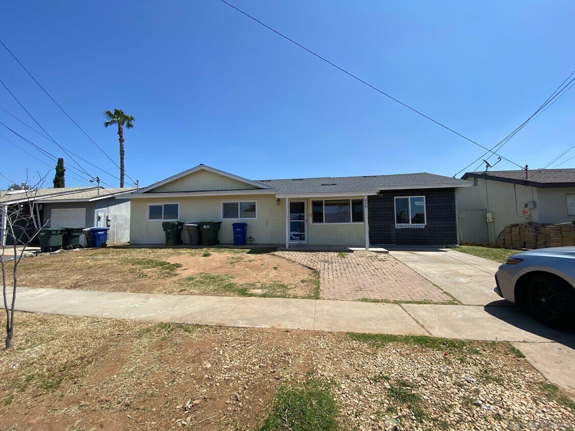 Primary Photo - 634 Aster St