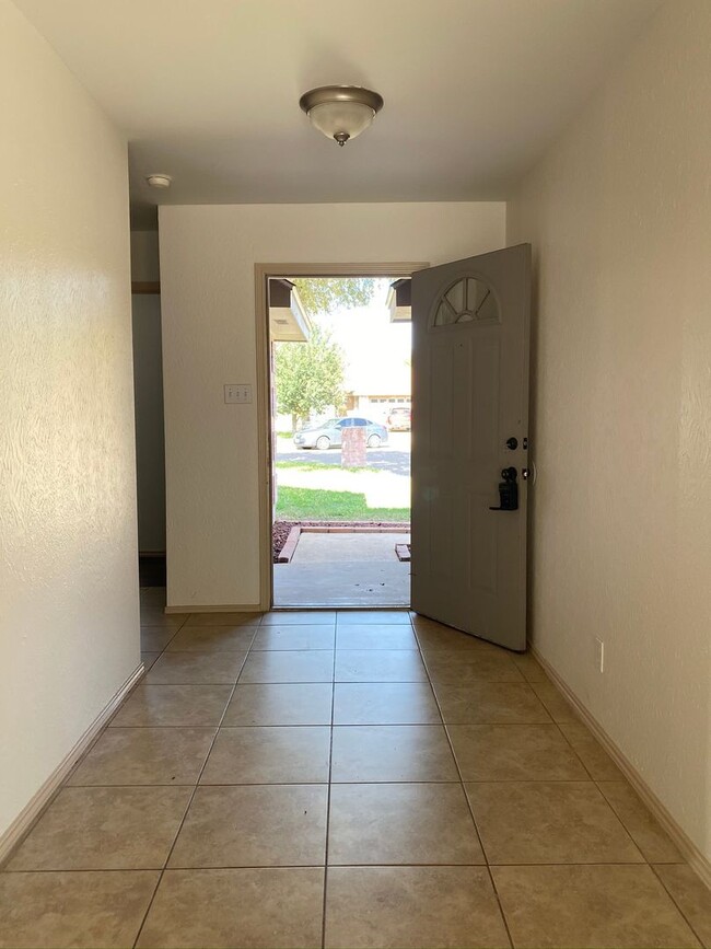 Foto del edificio - 3Bed/2Bath Home for rent Mcallen TX ( 4 mi...