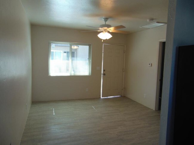 Building Photo - 630 E Elm St