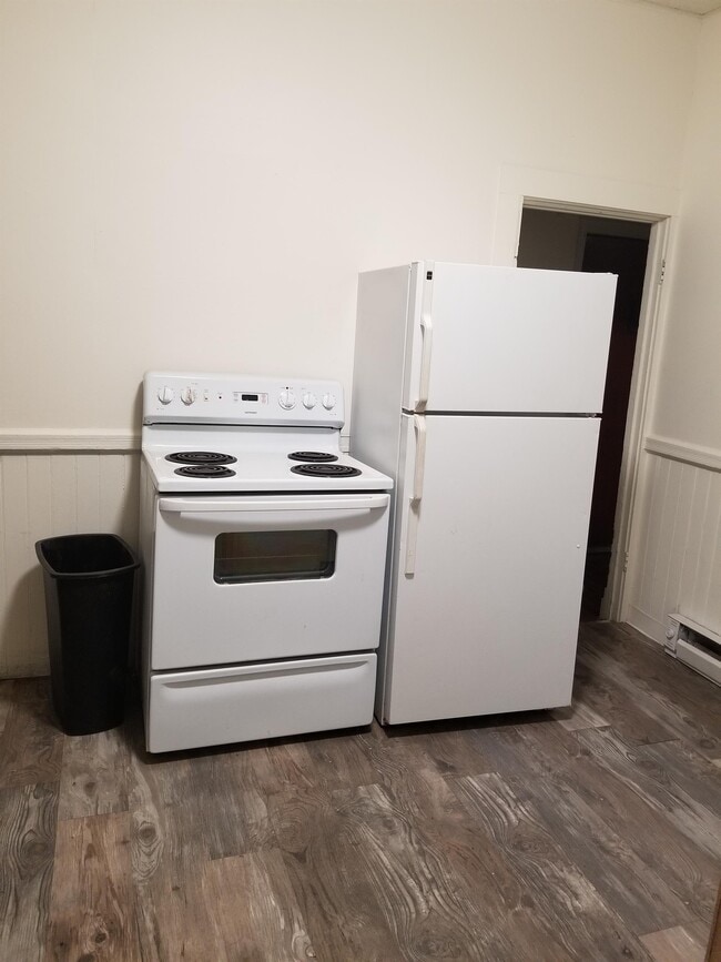 Building Photo - 10 N Touchet St