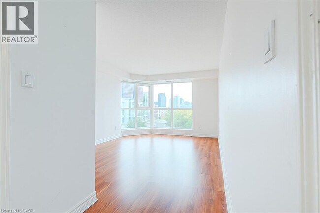 Photo du bâtiment - 67 Caroline St S