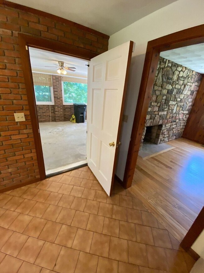 Foto del edificio - Three Bedroom Two Bathroom Home available in Blacksburg