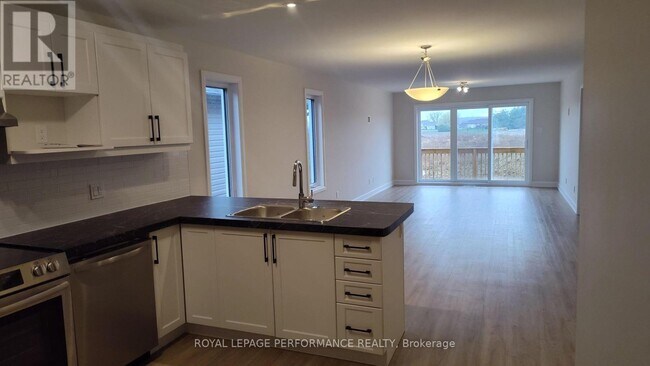 Building Photo - 1223 Montblanc Cres