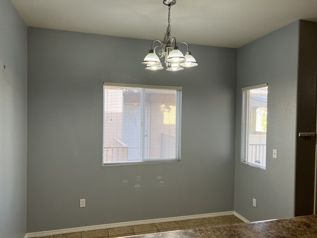Building Photo - 6800 Vista Del Norte Rd NE