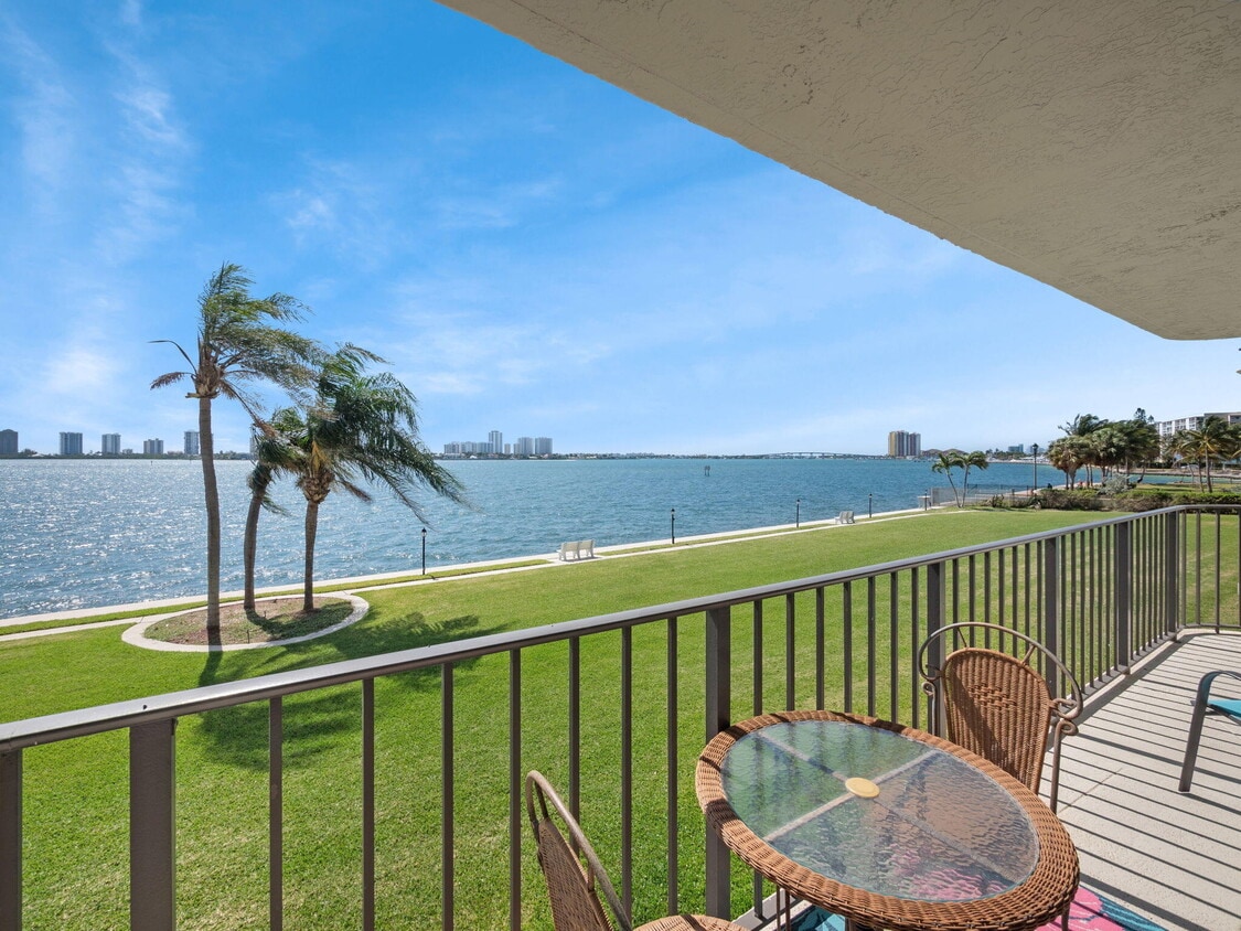 Foto principal - 801 Lake Shore Dr