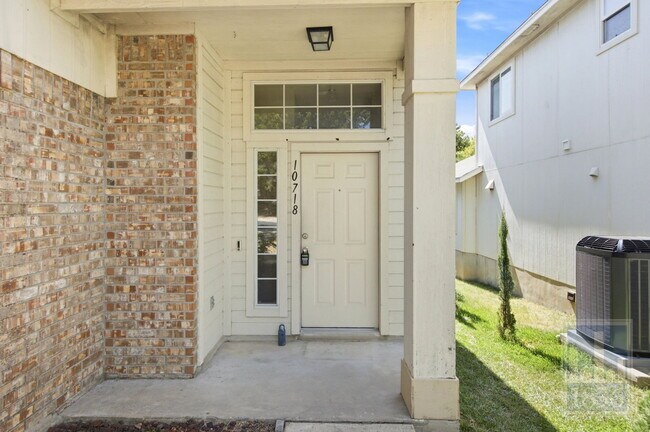 Foto del edificio - 10718 Claywood Dr