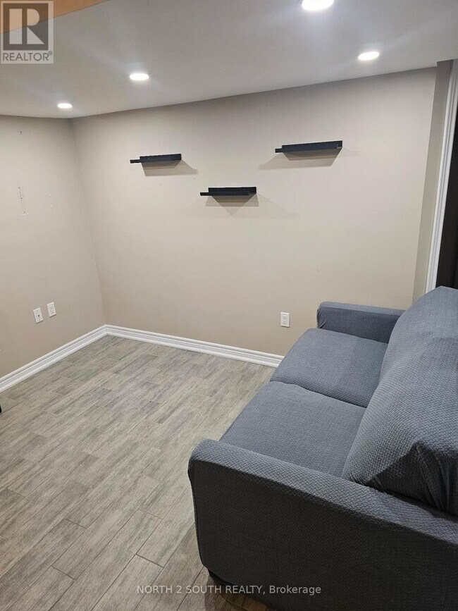 Building Photo - 23 Vanwood Crescent