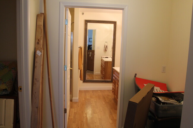 Master Bath - 512 Delaware St