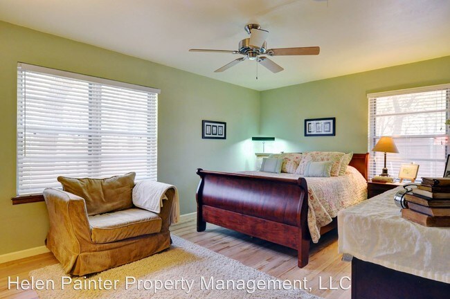 Building Photo - 1709 Montclair Dr