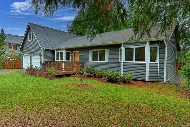 Building Photo - Versatile 3-Bedroom Silver Lake Home with ...