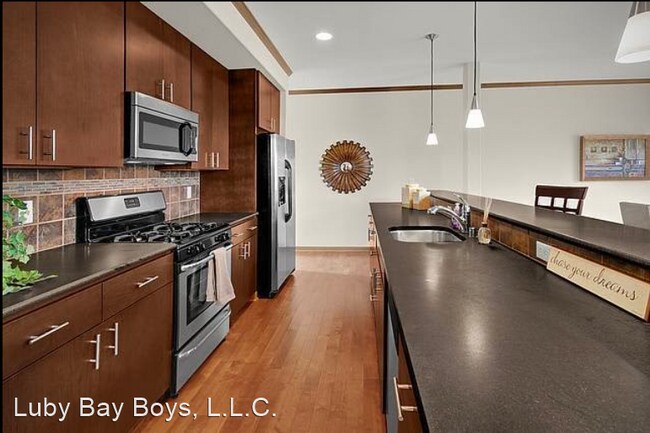 Foto del edificio - 1075 Blaine Ave NE