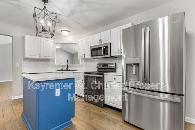 Building Photo - 1420 Sunview Drive