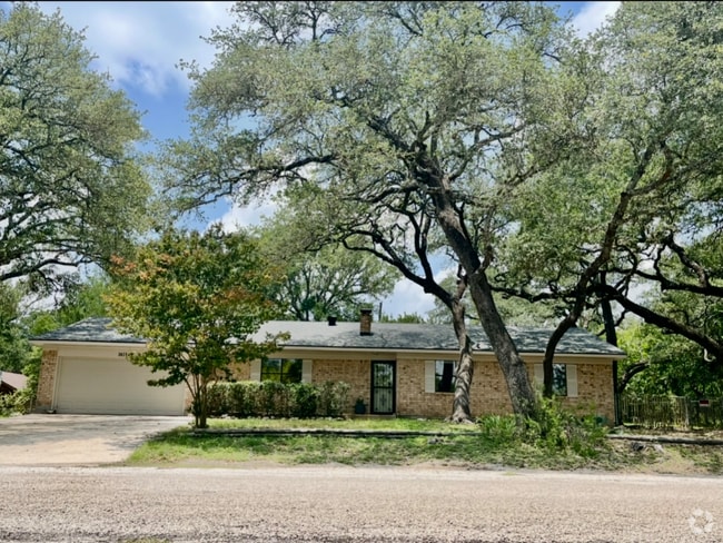 Building Photo - 1415 Oakridge Dr