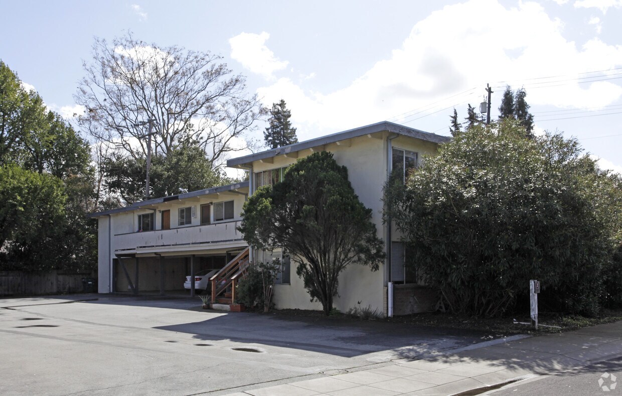 Primary Photo - 2 Coleman Pl