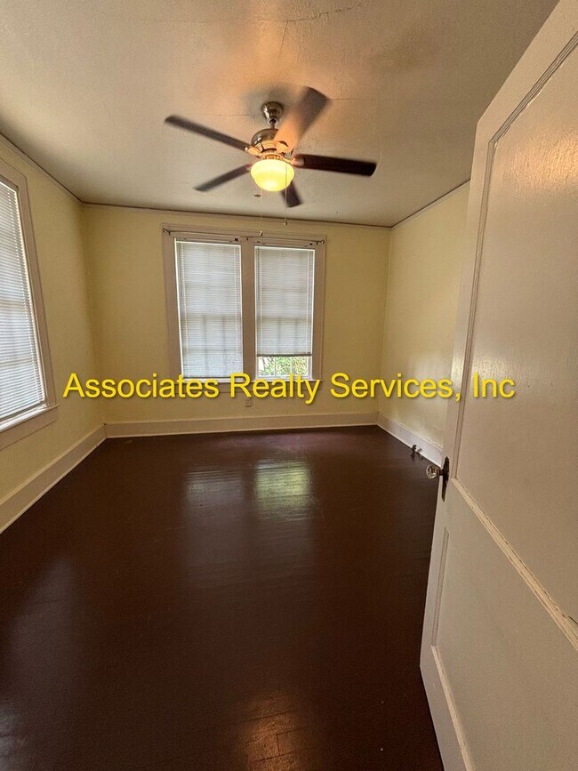 Foto del edificio - One Bedroom One Bath Near UF ***NO PETS***