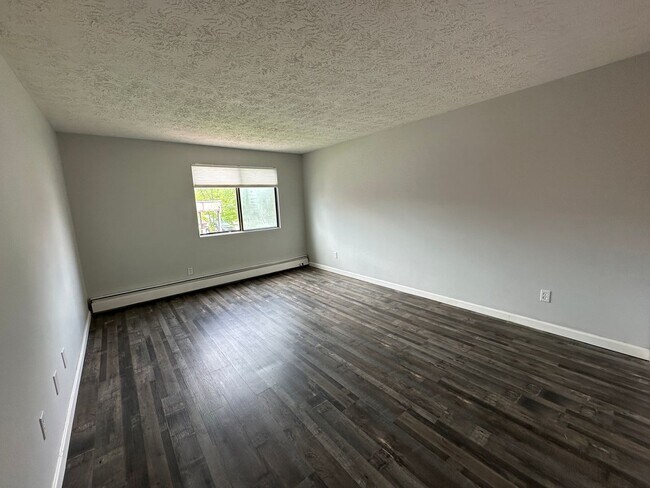 Foto del edificio - Spacious 2 Bedroom, 1 Bathroom On The West...