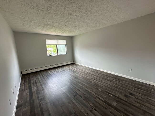 Building Photo - Spacious 2 Bedroom Condo on Manchester's W...