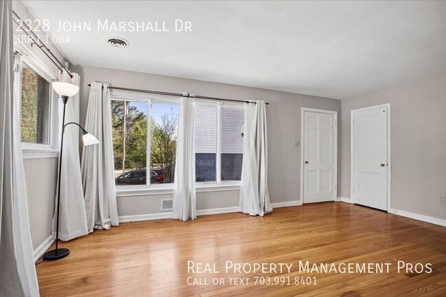 Building Photo - 2328 John Marshall Dr